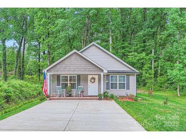 Charming one-story home with inviting front porch and well-manicured lawn at 105 W 17Th St, Salisbury, NC 28144