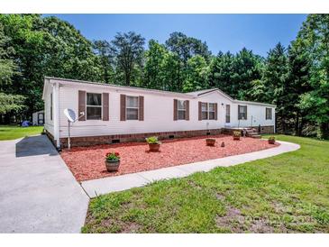 Charming manufactured home featuring a well maintained yard, and warm curb appeal at 161 Crystal Bay Dr, Mooresville, NC 28115