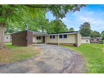 Charming single-story home with a brick accent wall and a covered carport at 467 16Th Nw Ave, Hickory, NC 28601