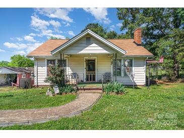 Charming single story home with a quaint front porch and landscaped front yard at 4059 10Th Avenue Sw Dr, Hickory, NC 28602