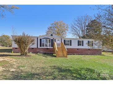 Charming home with a well-maintained lawn, inviting entrance, and beautiful brick foundation at 2315 Circle Dr, Great Falls, SC 29055