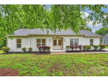 Charming brick ranch home with a well-manicured lawn and tidy landscaping at 4633 Cringle Ct, Charlotte, NC 28226