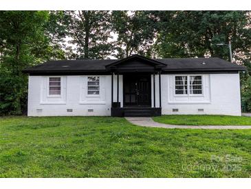 Charming brick home featuring a cozy front porch and a well-manicured lawn at 901 Echo Glen Rd, Charlotte, NC 28213