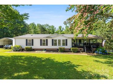Charming single-story home with well-maintained lawn, white siding, black shutters, and inviting front porch at 5425 Creek Run Ct, Kings Mountain, NC 28086