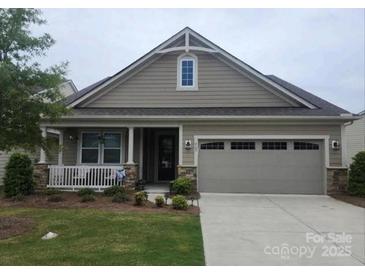 Charming single-Gathering home featuring a well-manicured lawn and a two-car garage at 567 Lincoln Quarters Ln, Tega Cay, SC 29708