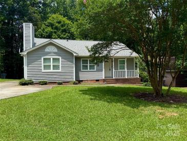 Charming single-story home with a well-maintained lawn and inviting front porch at 6007 Crosswood Ct, Charlotte, NC 28215