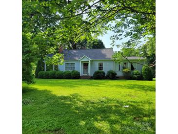 Charming single-story home with a well-maintained lawn and mature trees at 6908 Alexander Rd, Charlotte, NC 28270