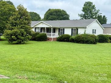 Charming single-story home with a well-manicured lawn and inviting front porch at 5816 Scotland Yard Rd, Rock Hill, SC 29732