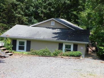 Cozy bungalow home with a gravel driveway and lots of surrounding trees at 257 Rolling View Dr, New London, NC 28127