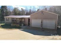 Ranch home with double garage and spacious driveway at 5120 Gates Dr, Denver, NC 28037