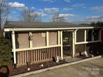 Quaint cottage with screened porch and detached garage at 105 Richard Dr, New London, NC 28127