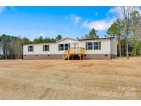 Well-maintained single-story home featuring a covered porch and a neatly maintained yard at 3365 34Th Avenue Ne Ct, Hickory, NC 28601