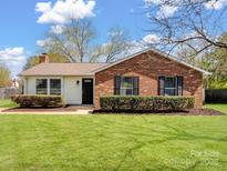 Charming single-story home with brick facade and well-manicured lawn at 8539 Glenway Ct, Charlotte, NC 28226