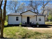 Charming one-story home with a covered front porch and a well-maintained lawn, perfect for enjoying the outdoors at 915 2Nd St, Kings Mountain, NC 28086