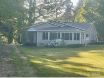 Charming single-story home featuring a well-manicured front yard and inviting screened-in porch at 814 Columbia Dr, Chester, SC 29706