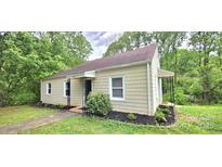 Charming single-story home with tan siding and a well-manicured front yard at 440 27Th Street Sw Pl, Hickory, NC 28602