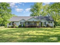 Charming single-story home with a well-manicured lawn and covered front porch at 940 Hatchett Rd, Lincolnton, NC 28092