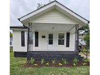 Charming single-story home featuring black shutters and freshly mulched landscaping around the front foundation at 520 E Maple Ave, Gastonia, NC 28054