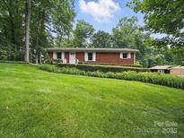 Charming brick home with a well-manicured lawn and manicured hedges at 220 Lakeview Dr, Belmont, NC 28012