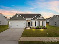 Charming single-story home with manicured lawn, attached garage, and neutral-toned siding at 5314 Upton Pl, Charlotte, NC 28215