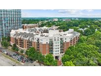 Brick condo building featuring manicured landscaping, private balconies, and convenient parking at 300 W 5Th St, Charlotte, NC 28202