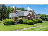 Charming brick home with lush landscaping, a neatly manicured lawn, and inviting curb appeal at 1520 21St Ne Ave, Hickory, NC 28601