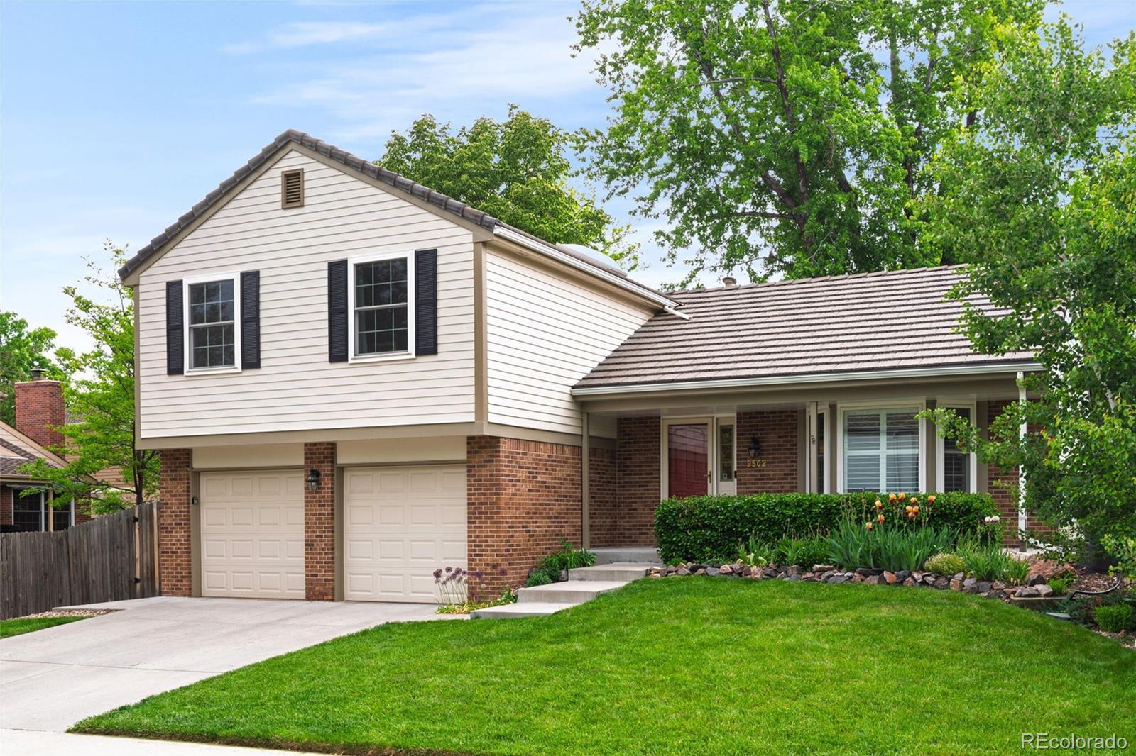 Photo one of 9502 W Hialeah Pl Littleton CO 80123 | MLS 3140447