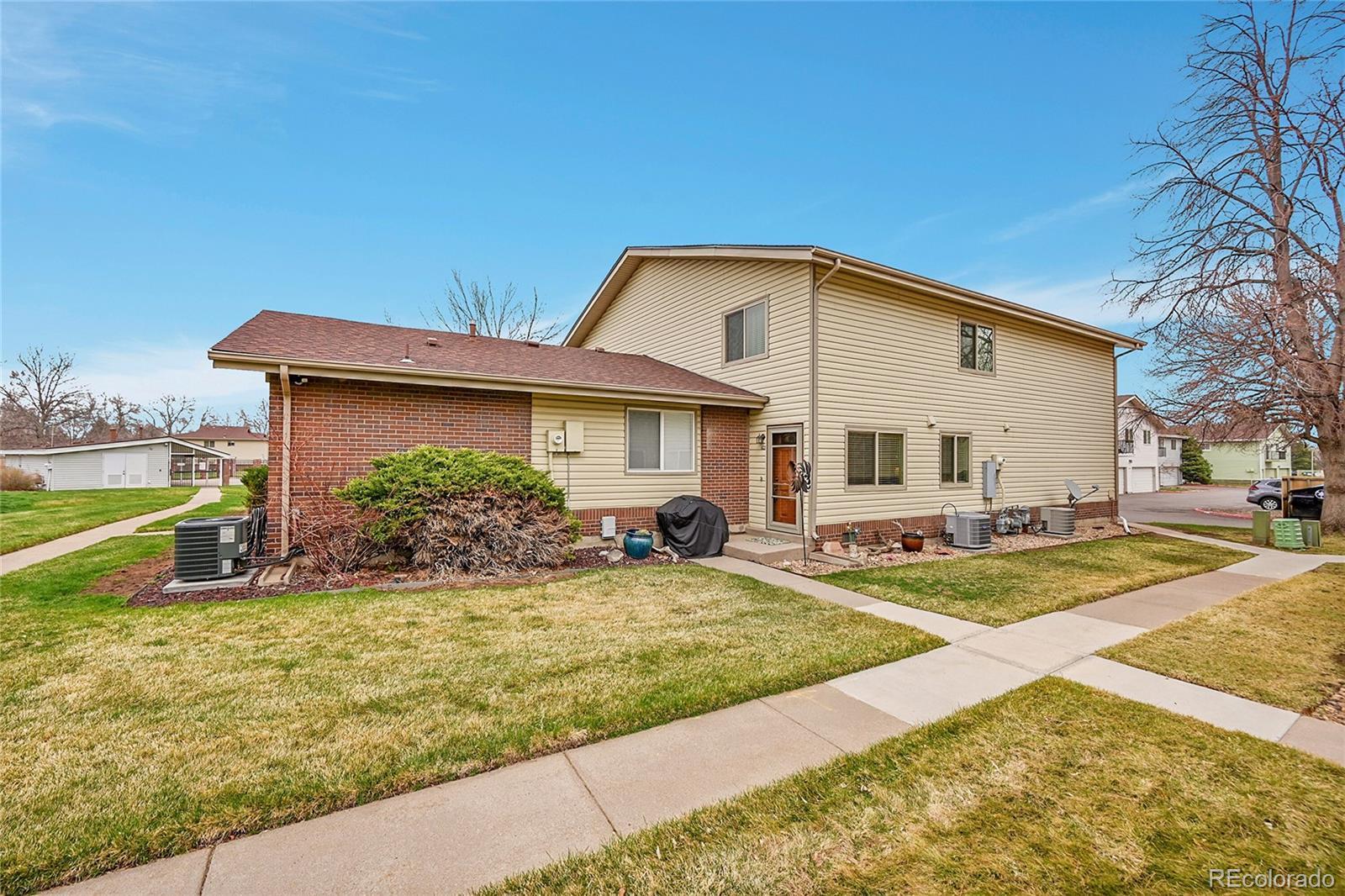 Photo one of 3355 S Flower St # 107 Lakewood CO 80227 | MLS 3266331