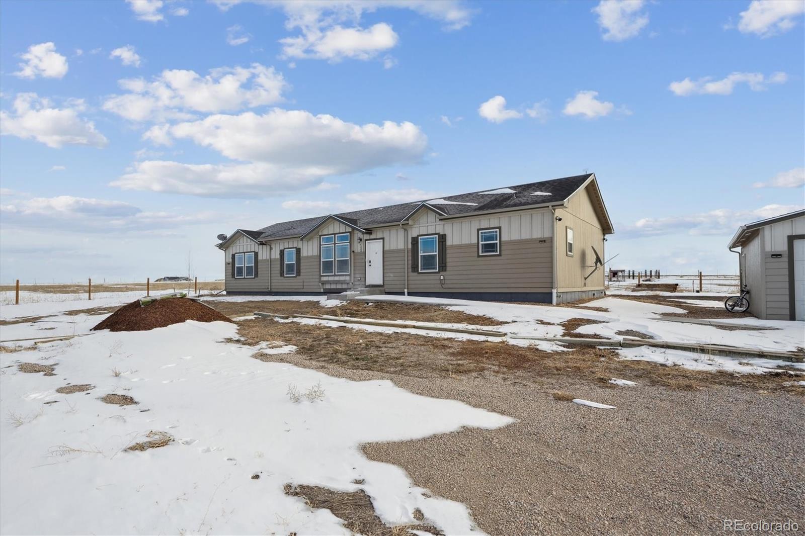 Photo one of 4220 Headlight Rd Strasburg CO 80136 | MLS 4782921