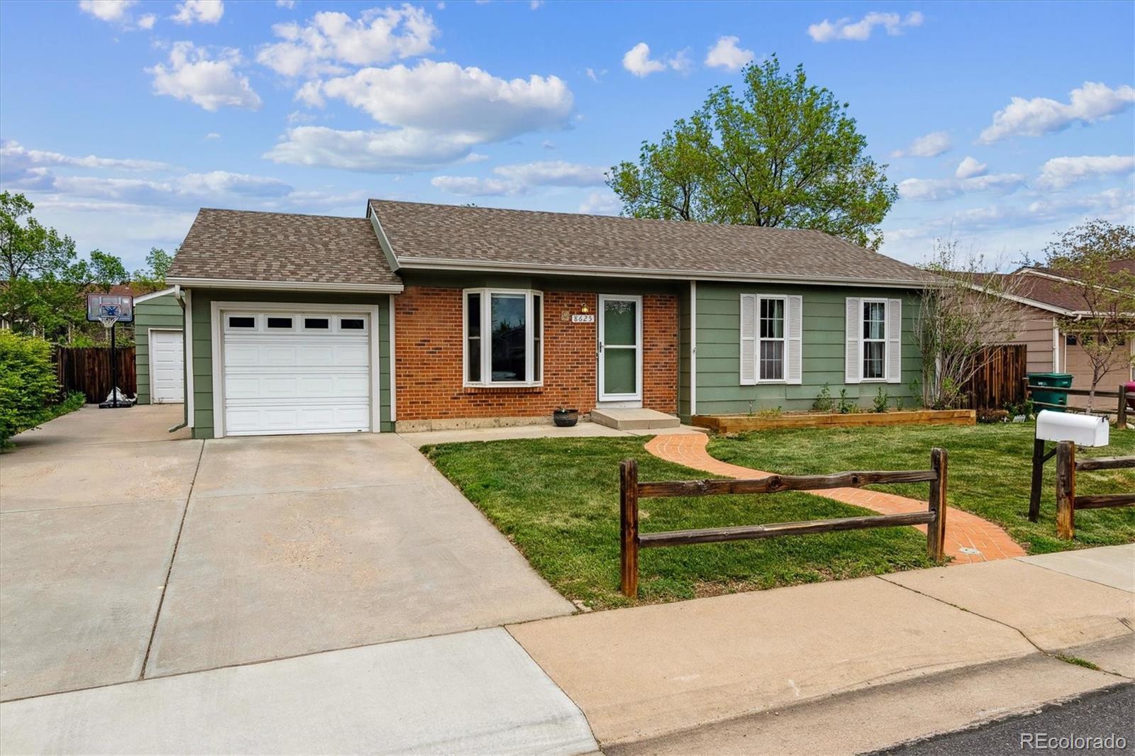 Photo one of 8625 W Dartmouth Pl Lakewood CO 80227 | MLS 5026171