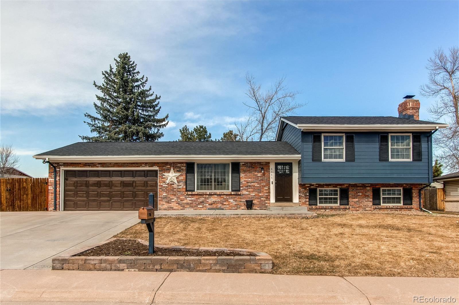 Photo one of 6111 W Maplewood Pl Littleton CO 80123 | MLS 5386795