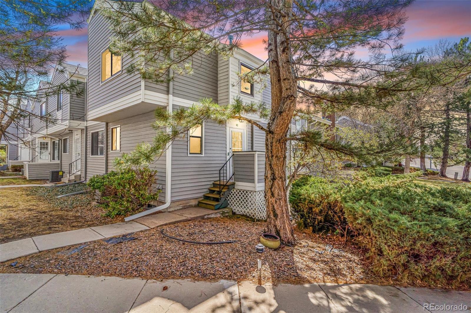 Photo one of 42 S Moline St Aurora CO 80012 | MLS 8437768