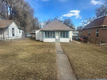 Charming single-Gathering home features a quaint design and a well-maintained front yard at 410 Baker St, Longmont, CO 80501