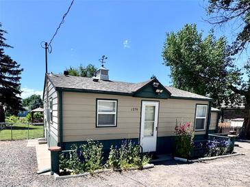 Charming single-story home featuring a new paint, a well maintained garden, and a welcoming front entrance at 1270 Havana St, Aurora, CO 80010
