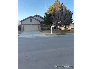 Charming single-story house featuring an attached garage and well-maintained front yard at 3903 S Quemoy Ct, Aurora, CO 80018