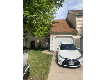 Charming home featuring attached garage, front yard, and quaint walkway at 482 S Kalispell Way # E, Aurora, CO 80017