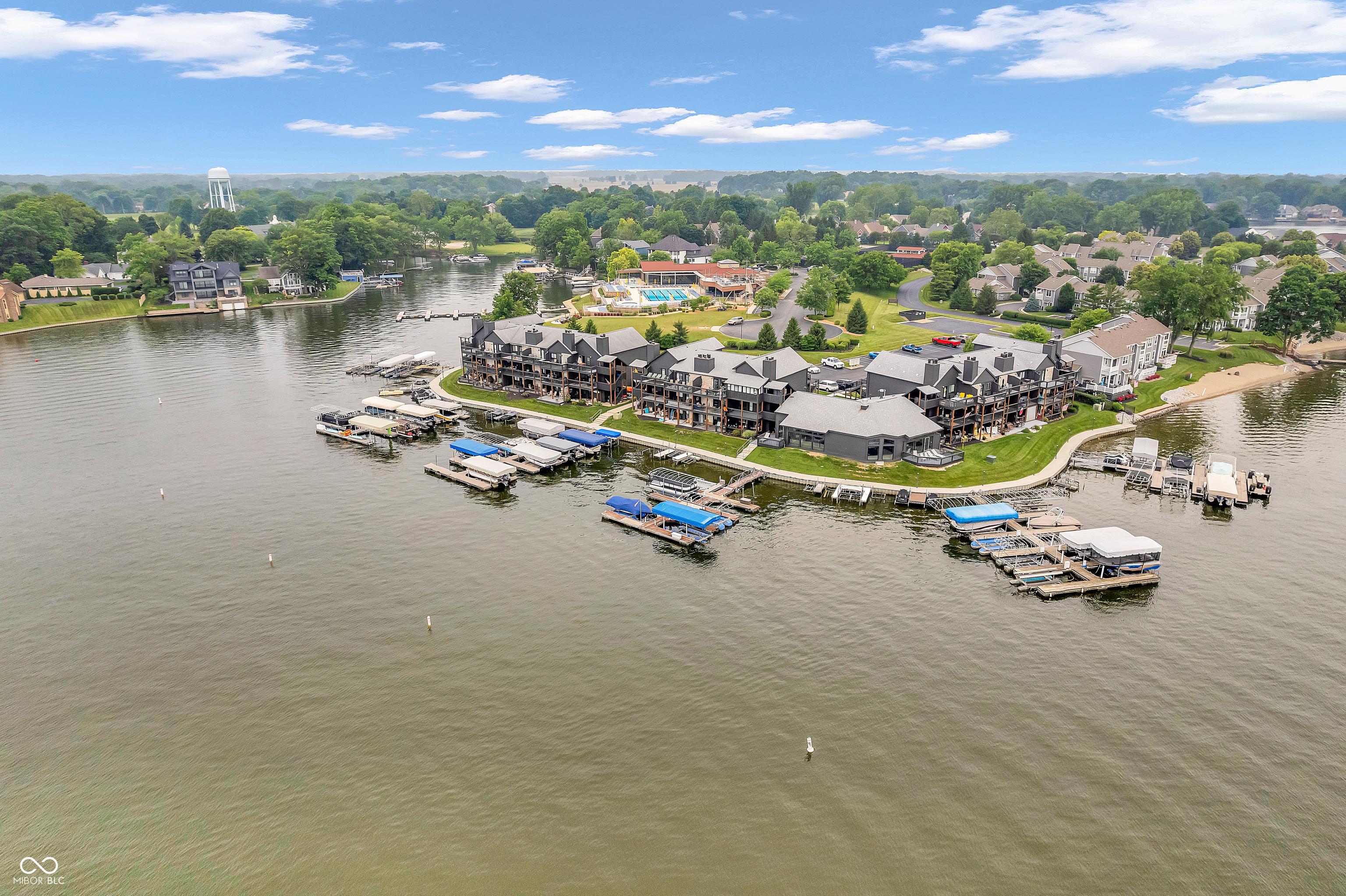 Photo one of 102 Clarendon Dr # 409 Noblesville IN 46062 | MLS 21953436