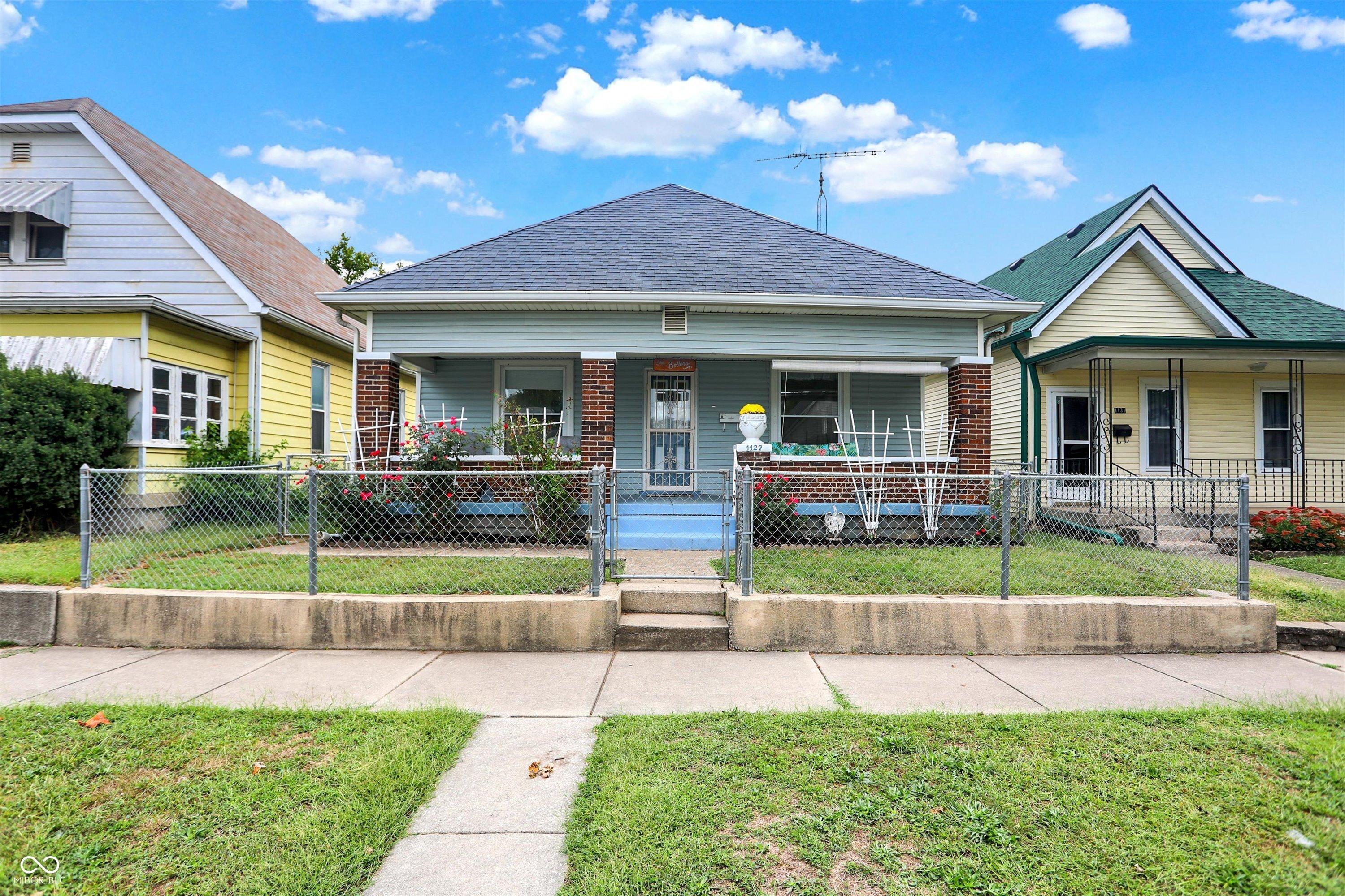 Photo one of 1127 S Pershing Ave Indianapolis IN 46221 | MLS 22003697