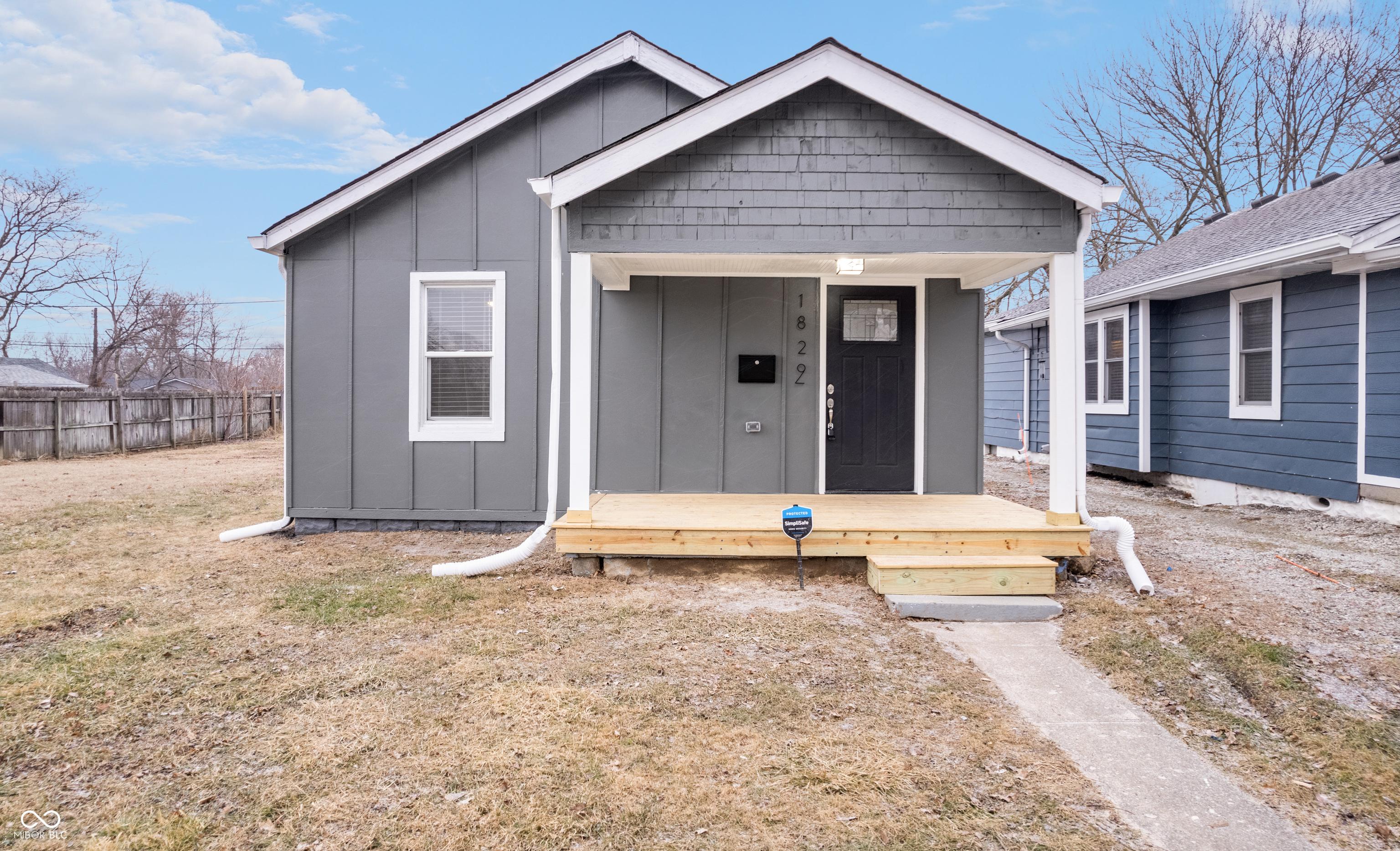 Photo one of 1829 New St Indianapolis IN 46203 | MLS 22010275
