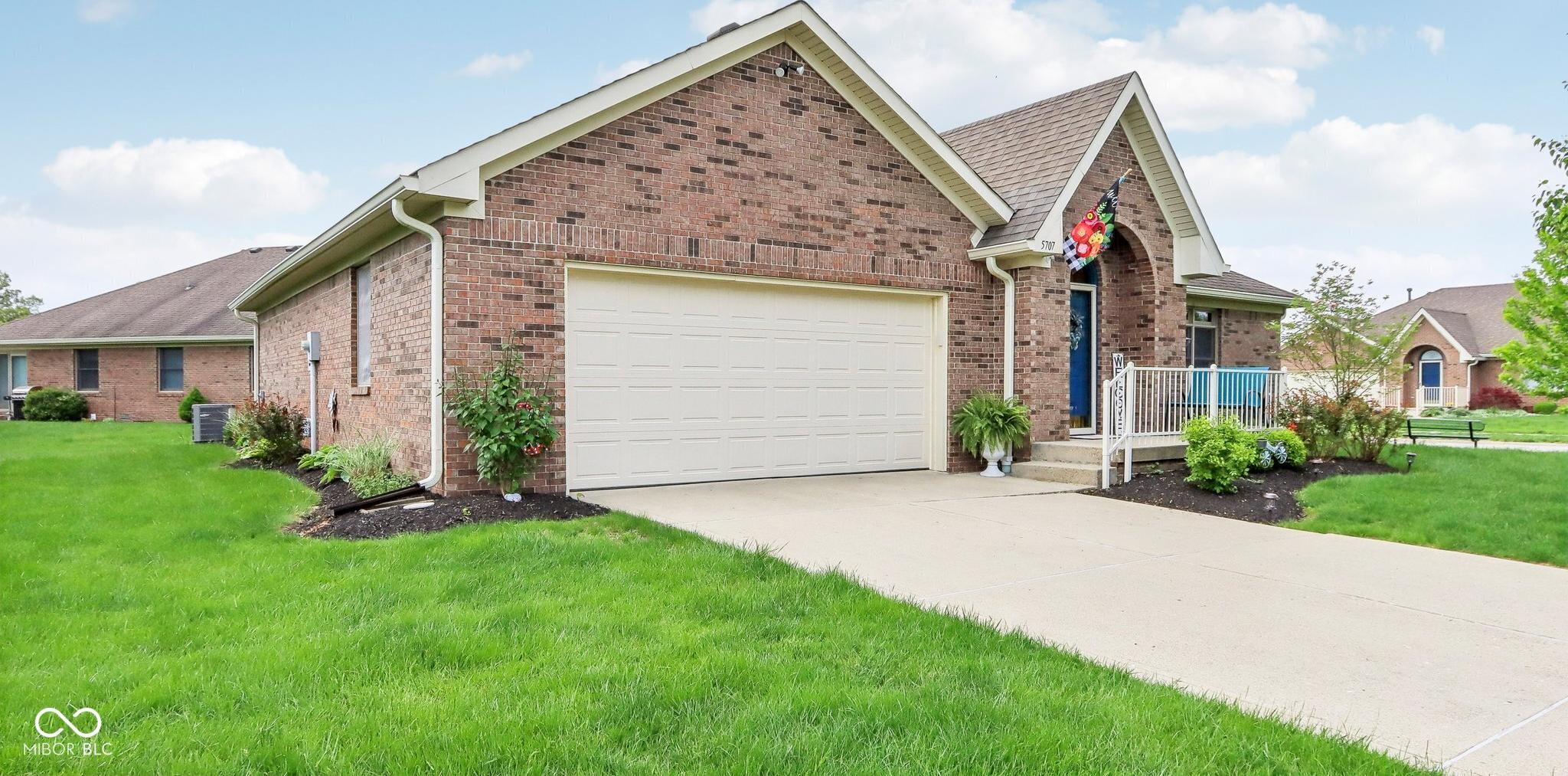 Photo one of 5707 Kensington Blvd Plainfield IN 46168 | MLS 22010642