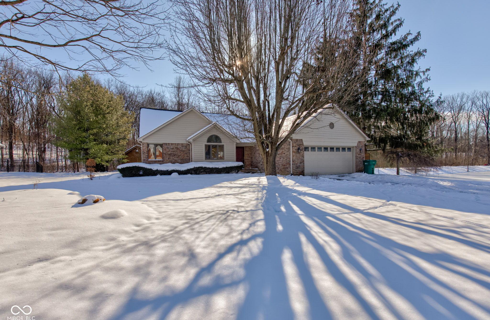 Photo one of 6361 Crystal Springs Dr Avon IN 46123 | MLS 22016374