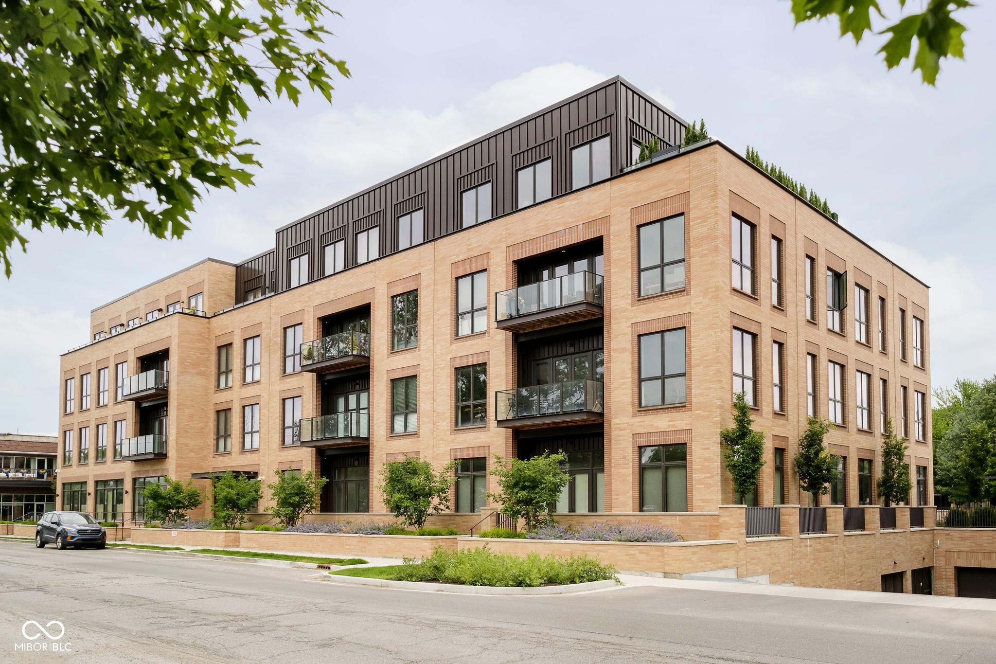 Photo one of 855 N East St # 302 Indianapolis IN 46202 | MLS 22018772