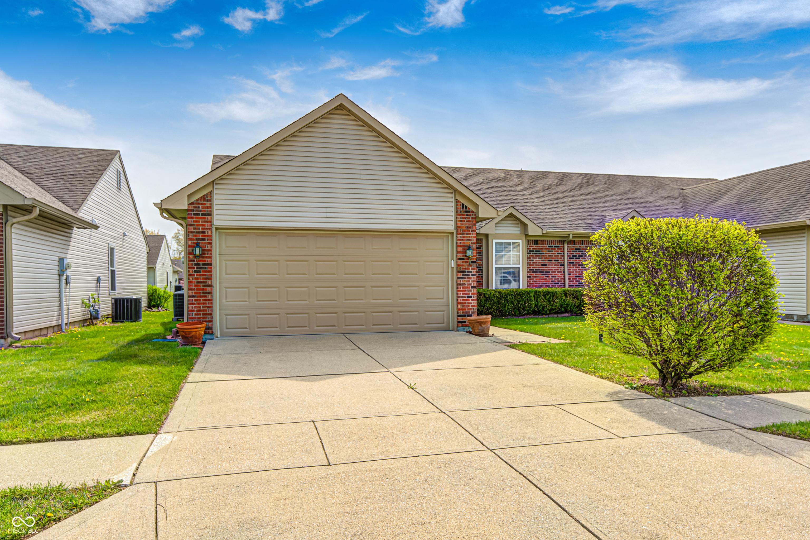 Photo one of 7259 Registry Dr Indianapolis IN 46217 | MLS 22018809