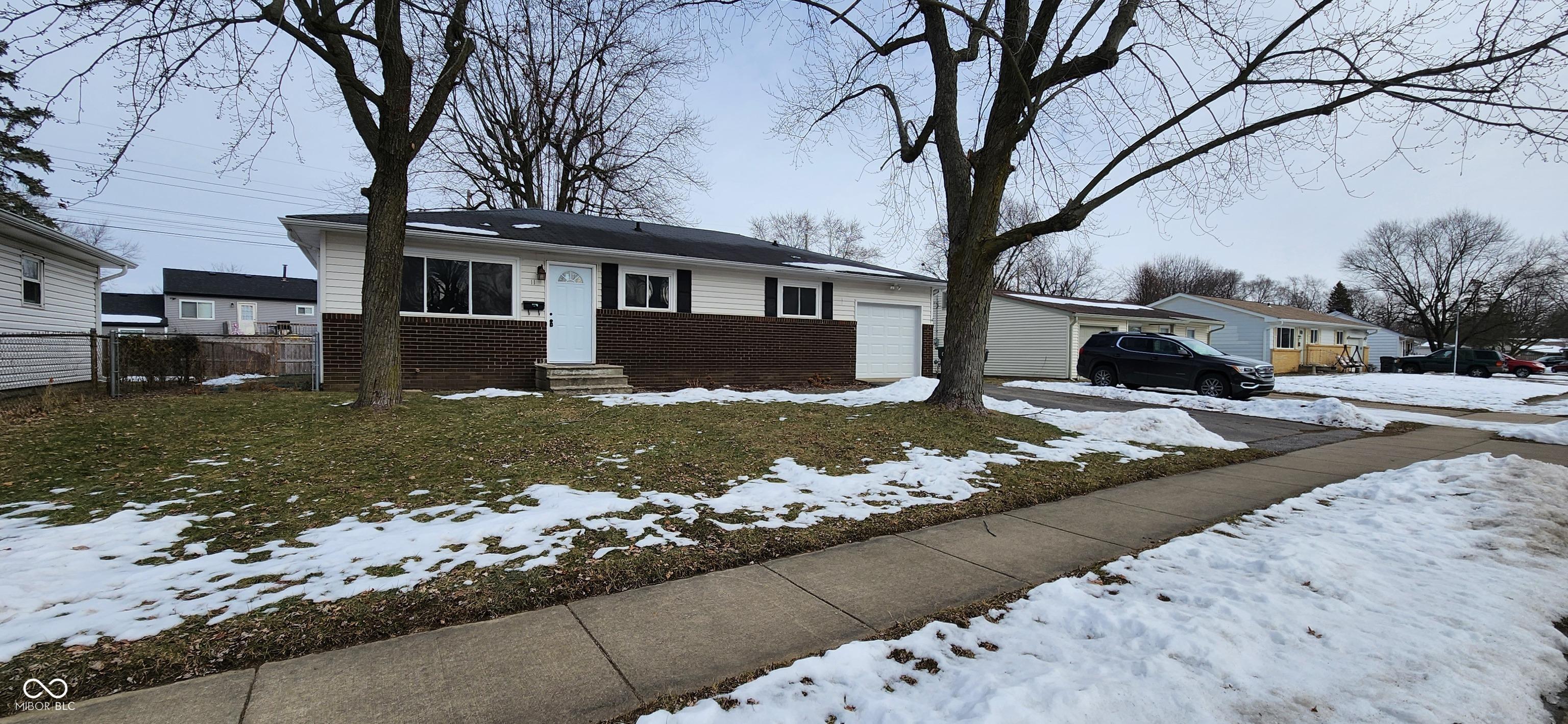 Photo one of 11 Eastridge Dr Greenwood IN 46143 | MLS 22019973
