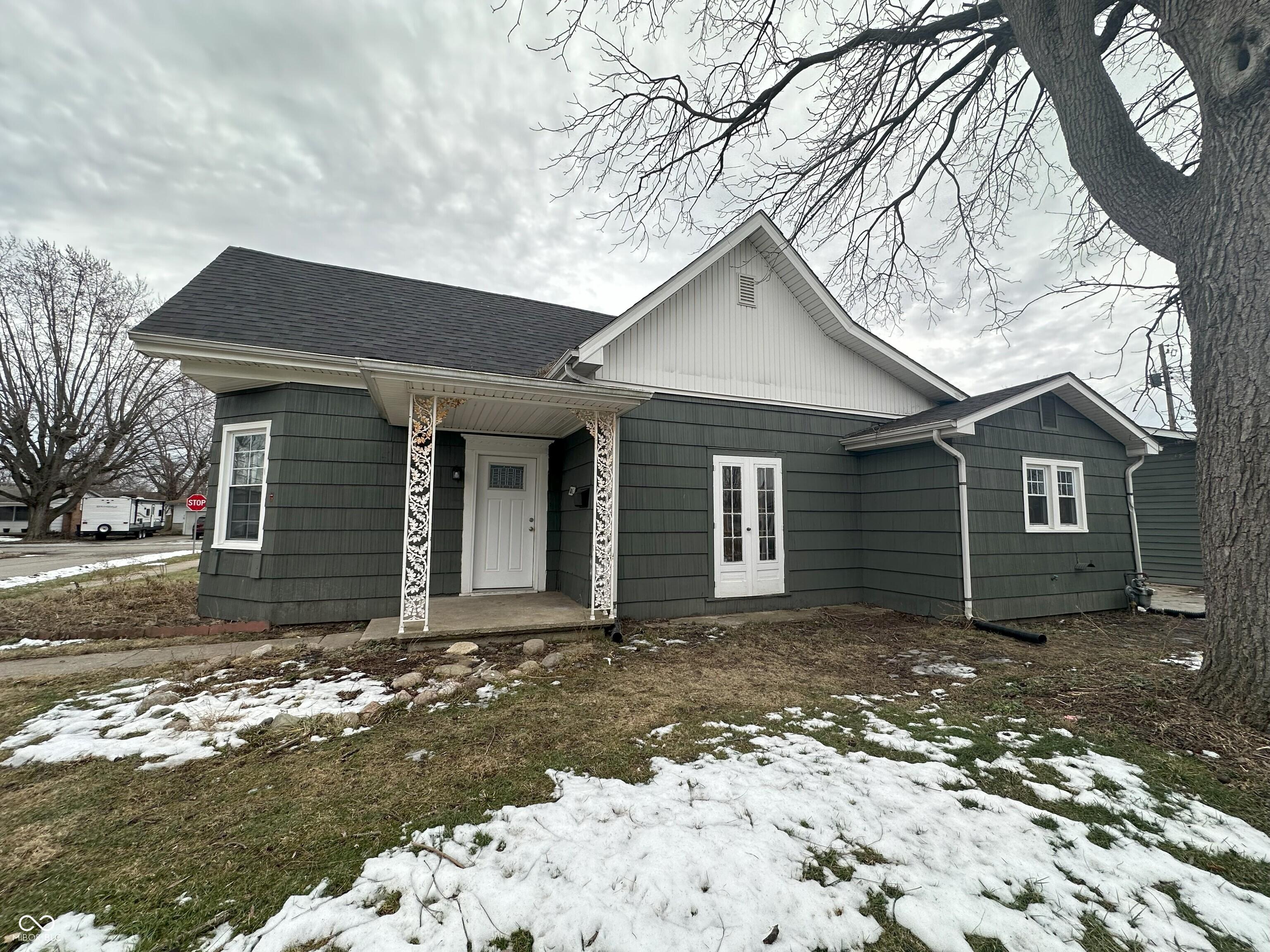 Photo one of 806 S 17Th St Elwood IN 46036 | MLS 22021331