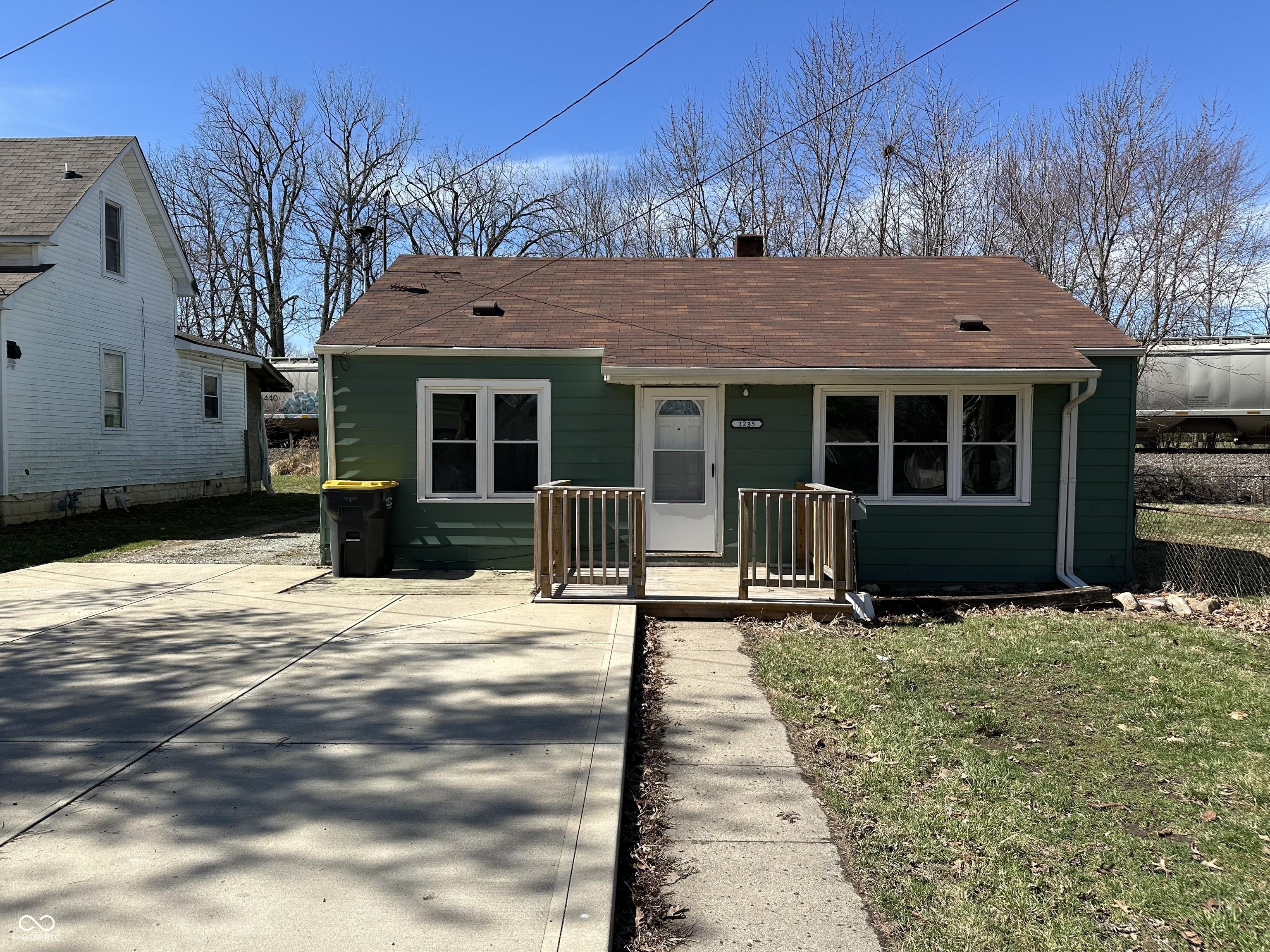 Photo one of 1235 Indiana Ave Anderson IN 46012 | MLS 22022909