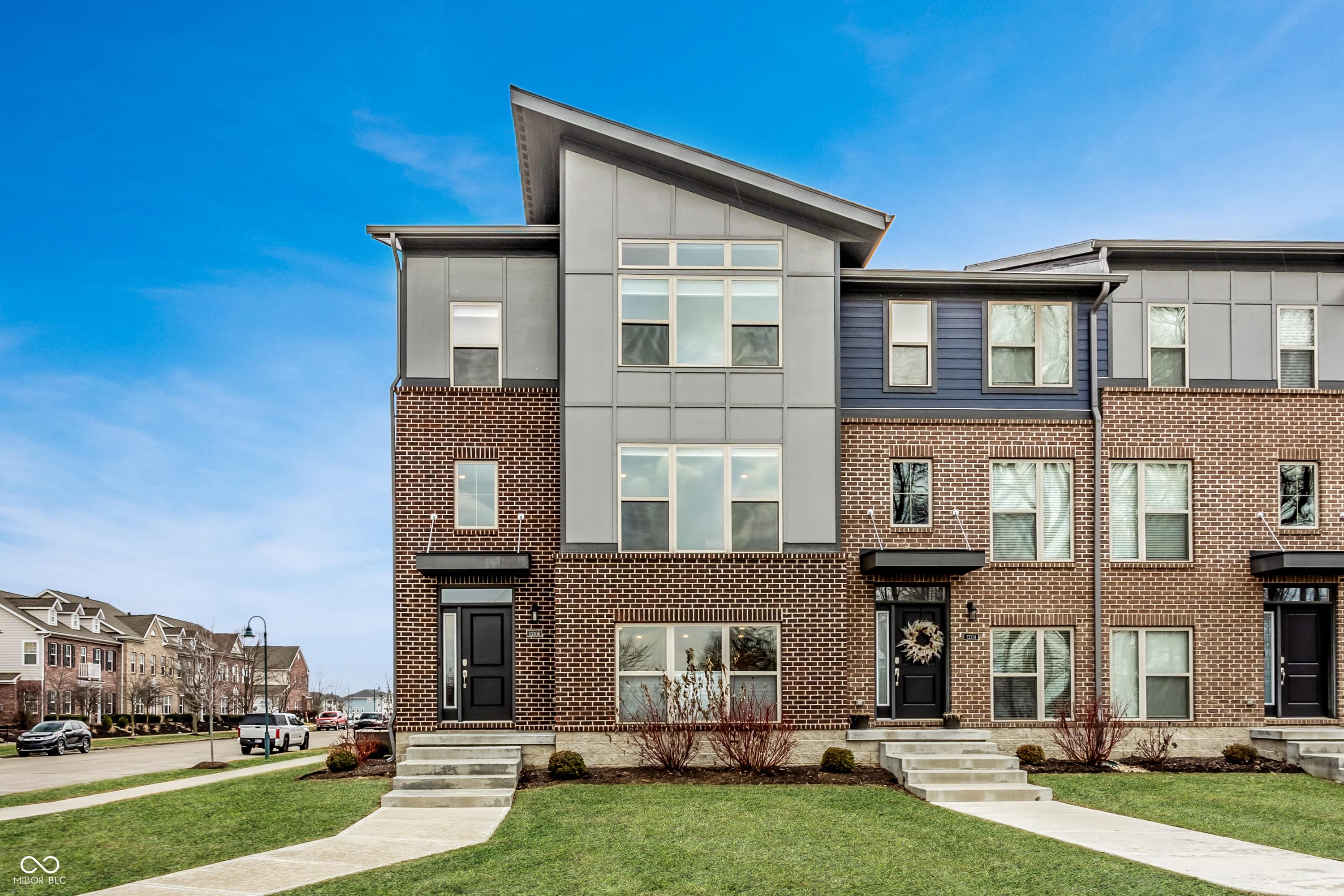 Photo one of 13306 Saxony W Blvd Fishers IN 46037 | MLS 22024119