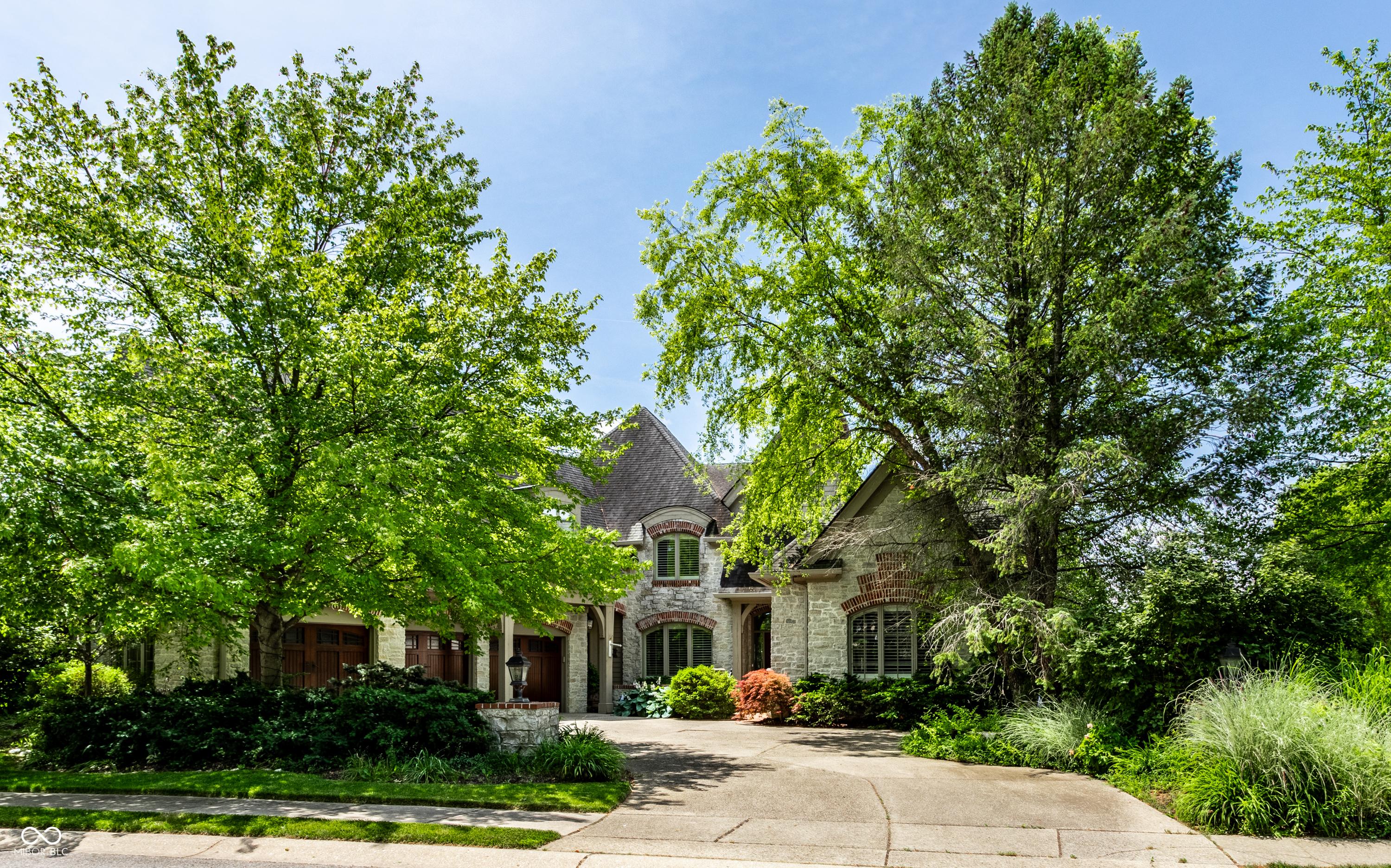 Photo one of 6560 Dawson Lake Dr Indianapolis IN 46220 | MLS 22024297