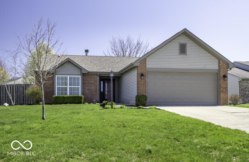 Photo one of 5503 Thompson Park Blvd Indianapolis IN 46237 | MLS 22026273