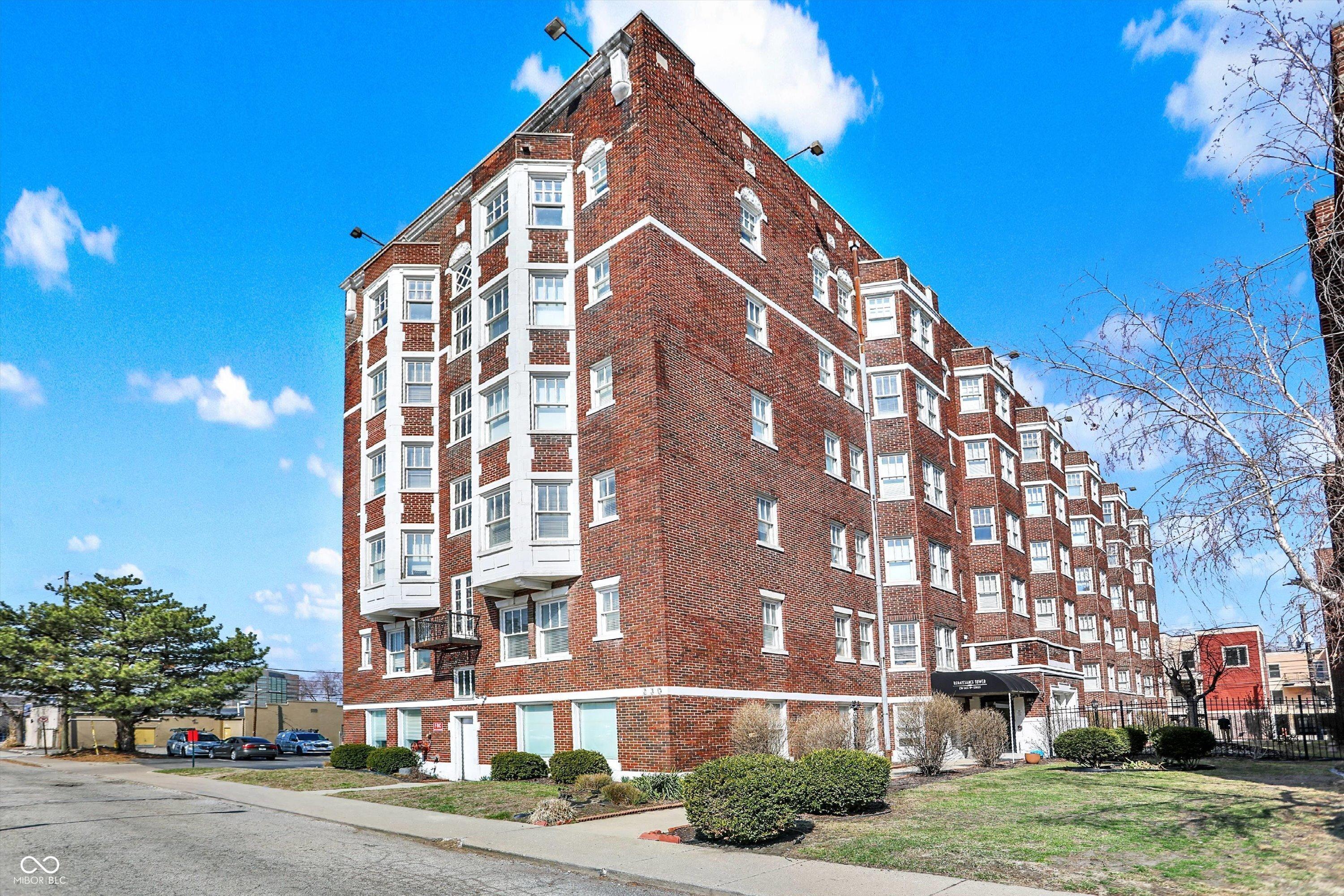 Photo one of 230 E 9Th St # Apt 405 Indianapolis IN 46204 | MLS 22026377
